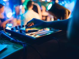 Strengere controles op schenden coronaregels in rijen van nachtclubs