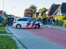 Scooterrijder zwaargewond bij aanrijding met auto in De Westereen