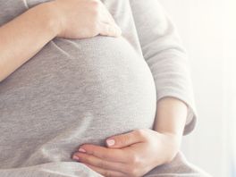 Rotterdamse gynaecoloog: 'Omikron minder gevaarlijk voor zwangere vrouwen'
