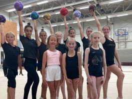 In deze Utrechtse gymzaal trainen Nederlandse en Oekraïense meiden ritmische gymnastiek op topniveau