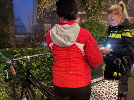 Politie controleert fietsverlichting: 'Mijn tas zat per ongeluk voor mijn lampje'