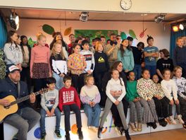 Capelse basisschool barst van het zelfvertrouwen na zangworkshop Trijntje Oosterhuis