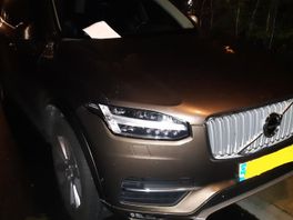 Milieuactiegroep laat banden van terreinauto's leeglopen in Amersfoort: 'SUV's zijn een ramp voor onze gezondheid'
