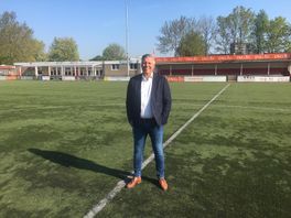 Voetbalclub Hellevoetsluis creatief in coronatijd: 'Zelfs Ajax-liedjes kunnen we niet weigeren'