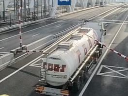 112-Nieuws: Botlekbrug na foutje vrachtwagen weer geopend | Ongeluk in Drechtunnel, linkerbuis gesloten