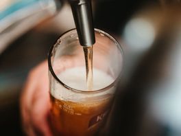 Je biertje aan de bar wordt iets duurder: 'Vervelend, maar onvermijdelijk'