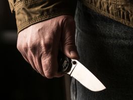Jongen (16) in Leeuwarden met groot mes beroofd van nep-Louis Vuittontas