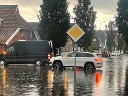 Overlast door stevige onweersbuien over de provincie, woningbrand in Enschede door blikseminslag