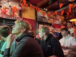 VIDEO: Blijdschap en spanning in café Joure vanwege WK-debuut Andries Noppert