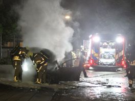 Auto in Deventer verwoest door brand