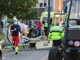 Kampioenswagen kantelt in Losser, vier gewonden naar ziekenhuis