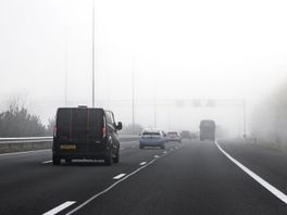 Dichte mist zorgt voor gevaarlijke situaties op Overijsselse wegen