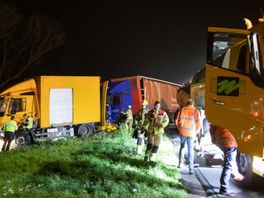 Vrachtwagenchauffeur veroorzaakt ongeluk op afgesloten rijstrook A27 bij Maartensdijk: twee gewonden