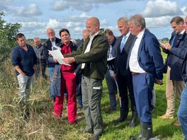Minister Van der Wal nimt kleau tusken Den Haag en plattelân net wei by besite oan Opsterlân