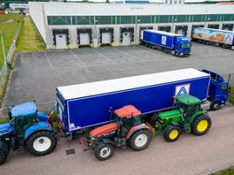 Tractoren blokkeren opnieuw distributiecentrum in Drachten