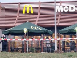 Verdachte McDonald's-moorden zwaargewond door 13 cm lange spijker in zijn lichaam