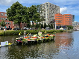 IN BEELD: Versierde boten Varend Corso Westland voor het eerst te zien op Haagse wateren