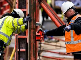 Haags bouwbedrijf overtreedt regels: 'Trek bouwvergunning van deze prutsers in'