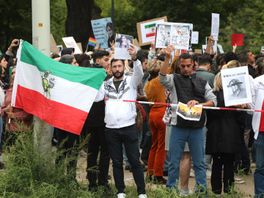 Demonstratie bij Tweede Kamer na dood jonge vrouw in Iran