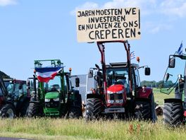 Boeren protesteren op rotonde in Hulst: 'We weten niet meer welke kant we op moeten'