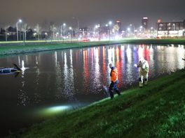 Automobilist belandt in water langs Laan van Hoornwijck