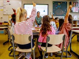 Meerdere klassen op twee Haagse scholen één dag per week thuis om lerarentekort