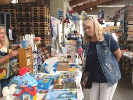 Smurfenfans op jacht naar ontbrekende items in Leerdam: 'Wij hebben verzamelaarsbloed, blauw bloed'