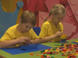 Jaimy (9) en Milou (8) hebben eigen poppetje in Legoland: 'Dit is mijn droom'