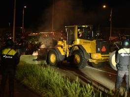 Politie maakt einde aan boerenblokkade in Zwolle, zes mensen aangehouden