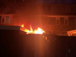 112 nieuws: Auto slaat over de kop op A1 | Uitslaande woningbrand in Enschede