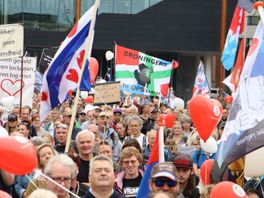 Dit binne de minsken dy't nei Ljouwert kamen foar in demonstraasje tsjin it kabinet