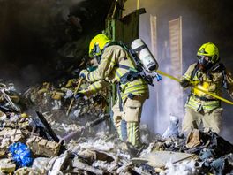 112-nieuws: Vrachtwagen met afval in brand op A20 | Woningen doorzocht in onderzoek naar poging doodslag agent