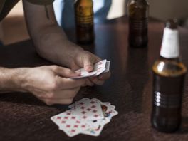 'Full house' bij inval in Utrechts restaurant: zaak vol met gokkers, cash en drugs