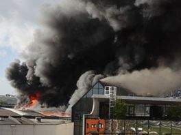 Grote brand in pakhuis Den Haag onder controle, nablussen duurt nog uren