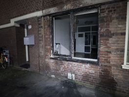 Buitenbrand zorgt voor flinke schade aan gevel woning Kamperfoeliestraat
