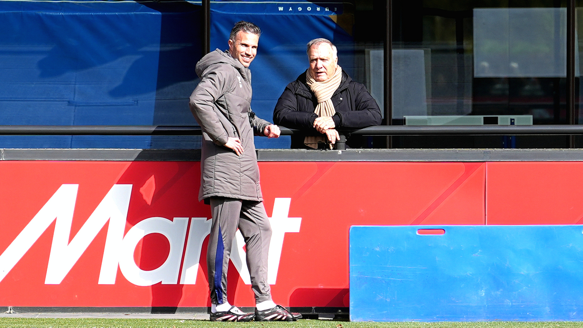 Robin van Persie en Dick Advocaat tijdens een training van Feyenoord.