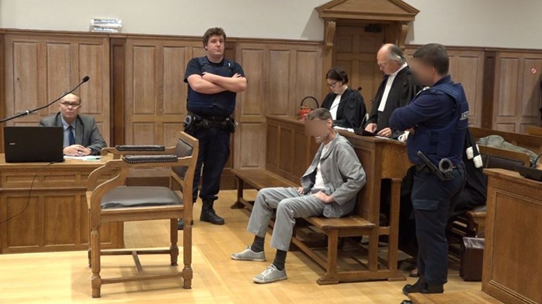 De 54-jarige André W. uit Arnhem moet 20 jaar de cel in voor de roofmoord op de Belgische kunstenaar Stefaan Bekaert. W.'s ex-vrouw Sjean K. - die ook verdachte was in deze zaak - werd vrijgesproken. Dat bevestigt de rechtbank in Kortrijk.