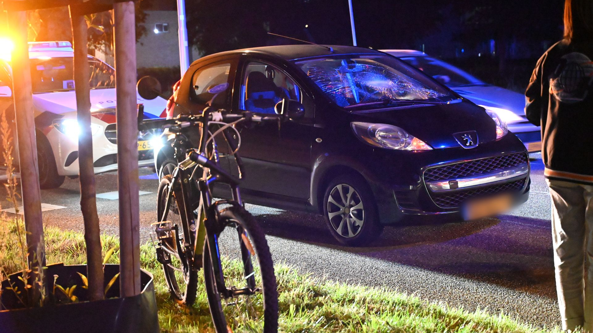 Fietser Op Voorruit • Brand Bij Tankstation - Omroep Gelderland