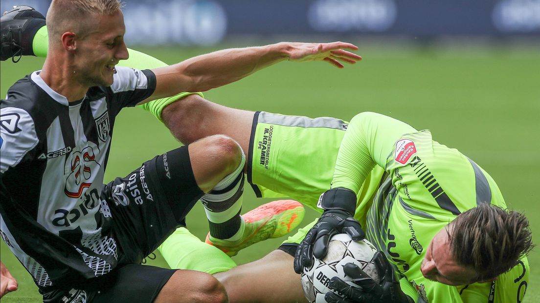 Van der Water in duel met Michaelis van Go Ahead