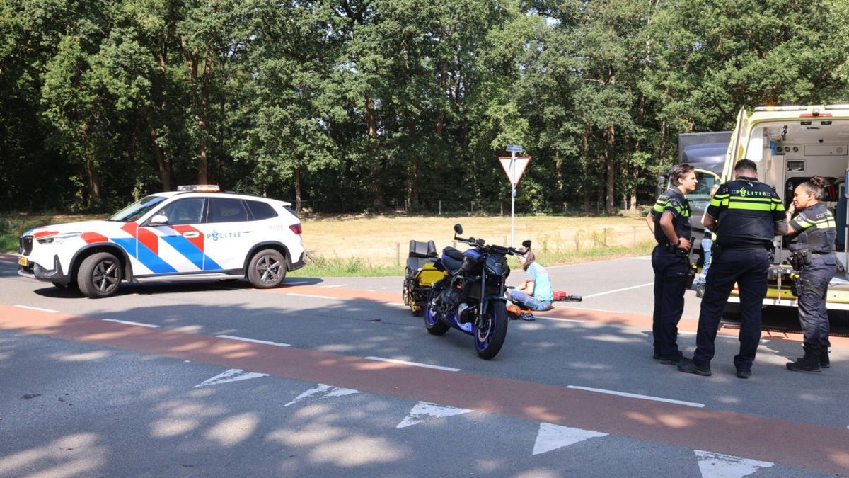 Motorrijder naar ziekenhuis na ongeluk op kruispunt