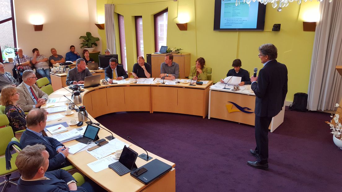 De welstandscommissie tijdens de vergadering (Rechten: Steven Stegen / RTV Drenthe)