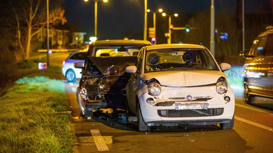 Schade en gewonden bij kop-staartbotsing op N201 Mijdrecht. Schade en gewonden bij kop-staartbotsing op N201 Mijdrecht.