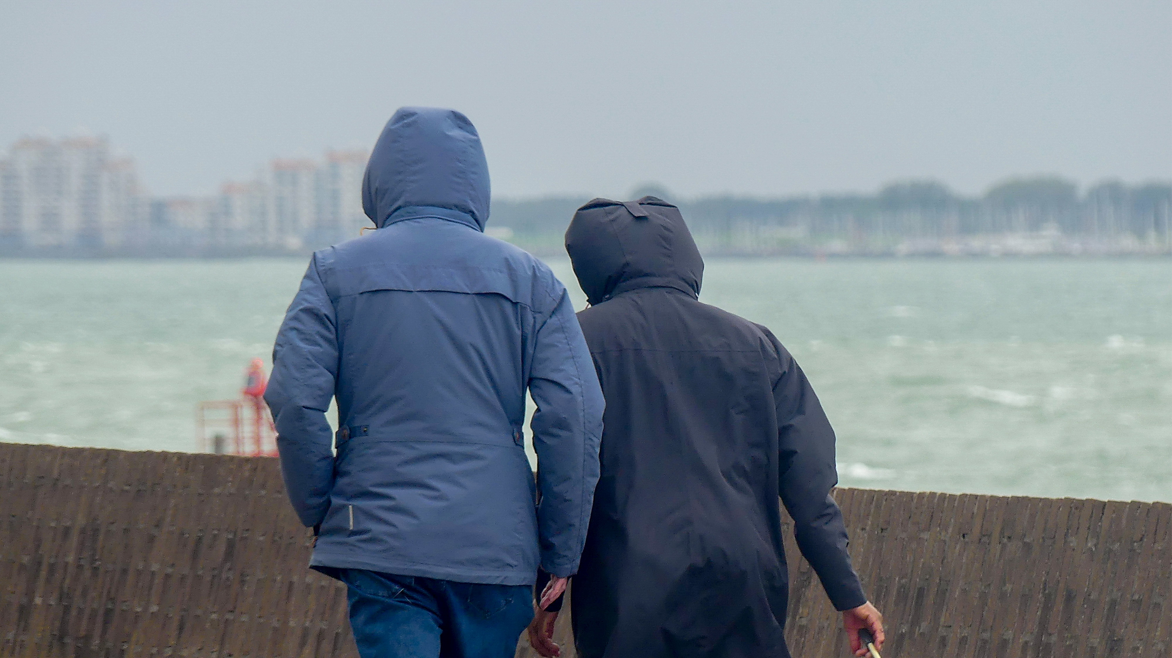 Na het lenteachtige weer van afgelopen dagen, slaat het om: regen, hagel en harde wind op komst