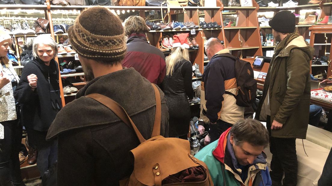 Dak- en thuislozen zoeken schoenen uit