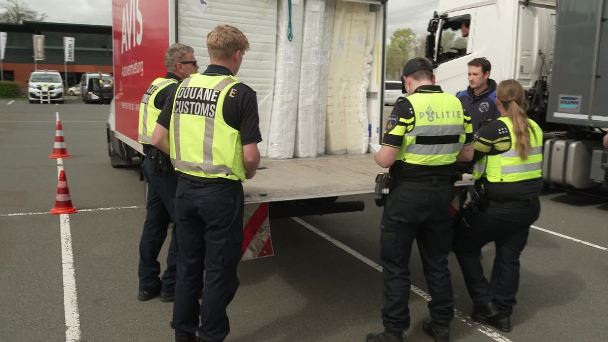 Nauwelijks overtredingen geconstateerd bij grote politiecontrole in Hengelo