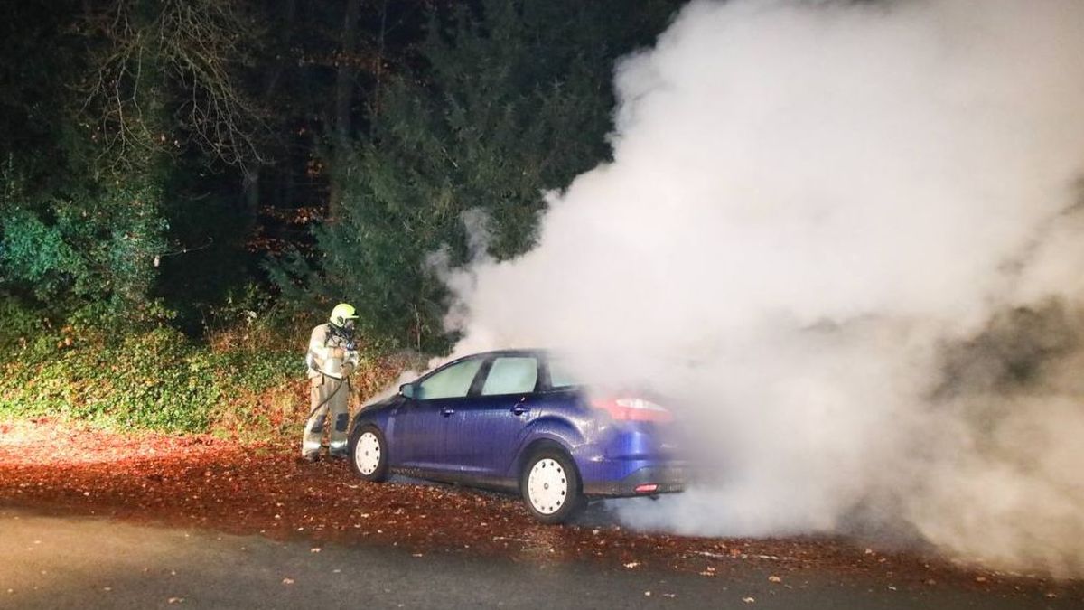 Weer auto in vlammen op in Apeldoorn