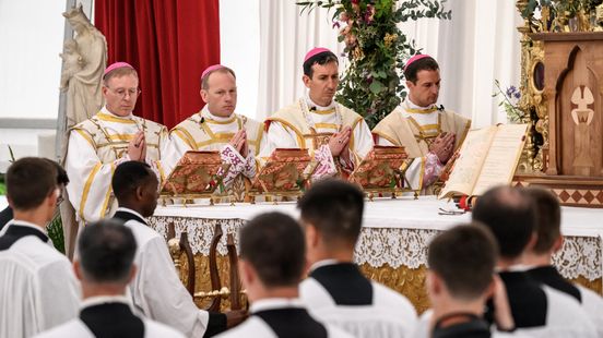Vaticaan verstoot gelovigen na omstreden inwijding: 'Heel jammerlijk' Home