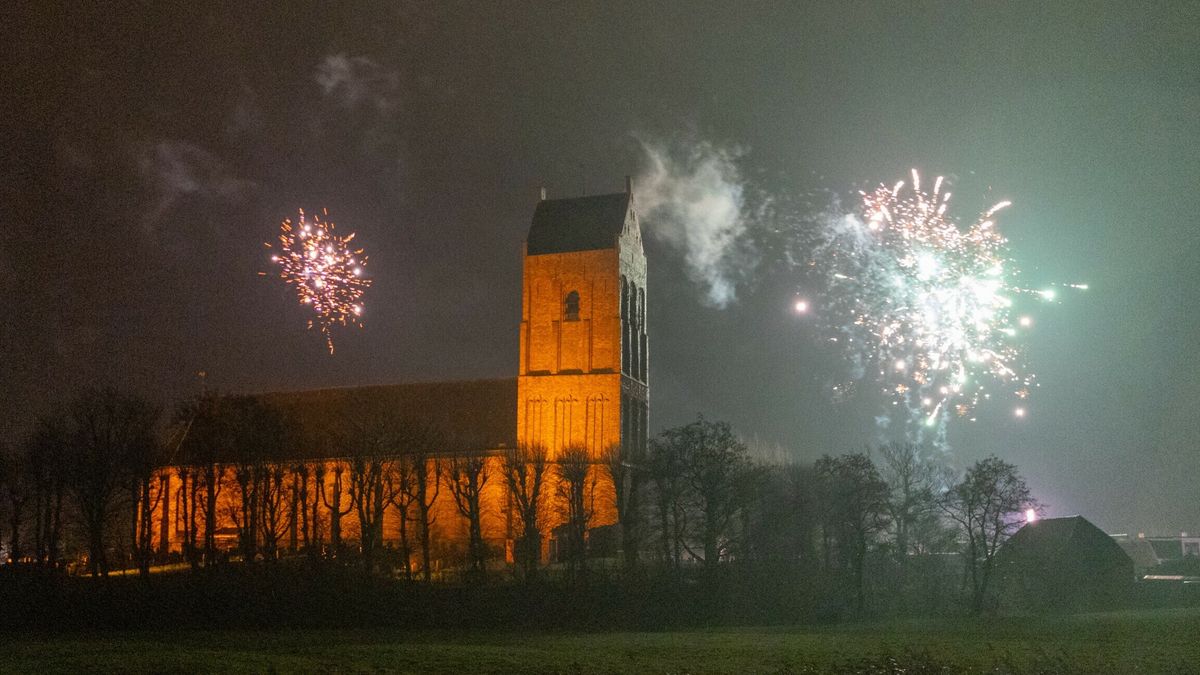 Veel vuurwerk afgestoken in de provincie | Standbeeld André van Duin duikt op in Elsloo