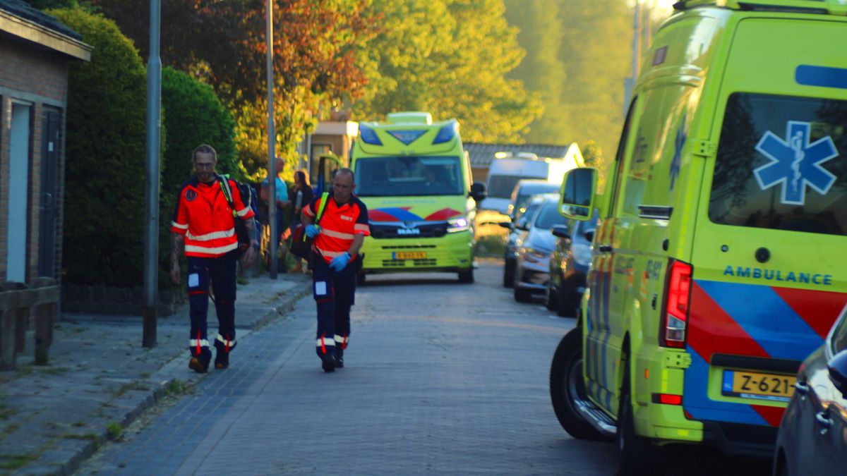 Traumateam verleent hulp in Lekkum | Kind zwaargewond na aanrijding met trein bij Buitenpost