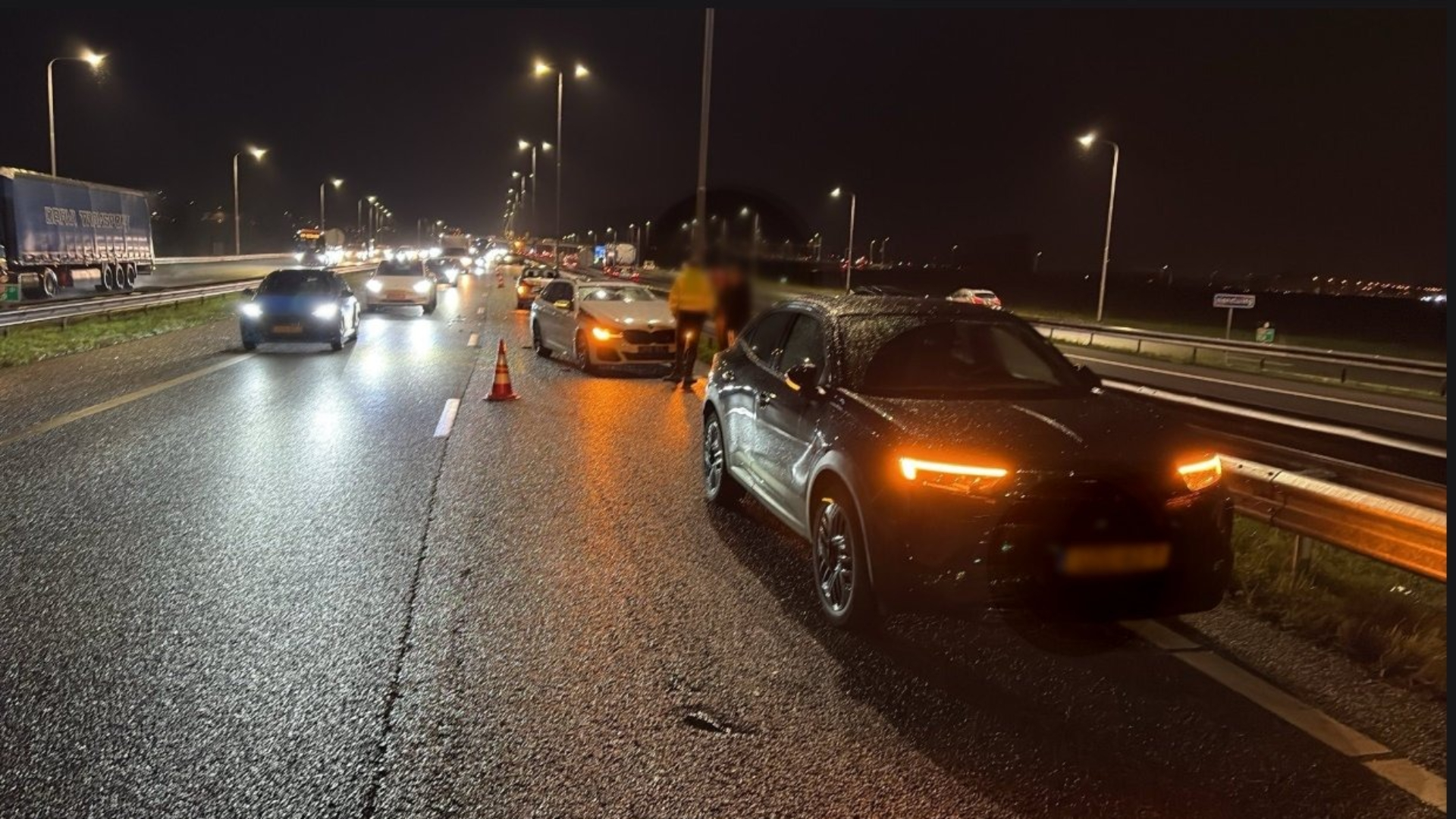 Ongeluk met meerdere autos op snelweg zorgt voor ruim uur vertraging.